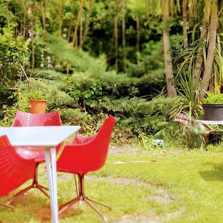 Du Petit Bonheur Bed & Breakfast *