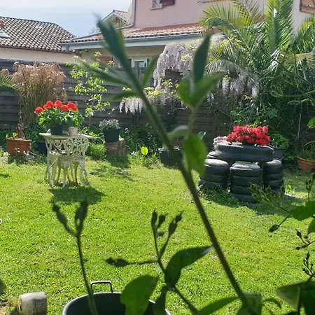 Du Petit Bonheur Bed & Breakfast *